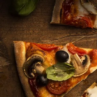 Knuspriges Pizzabrot Focaccia al Rosmarino.